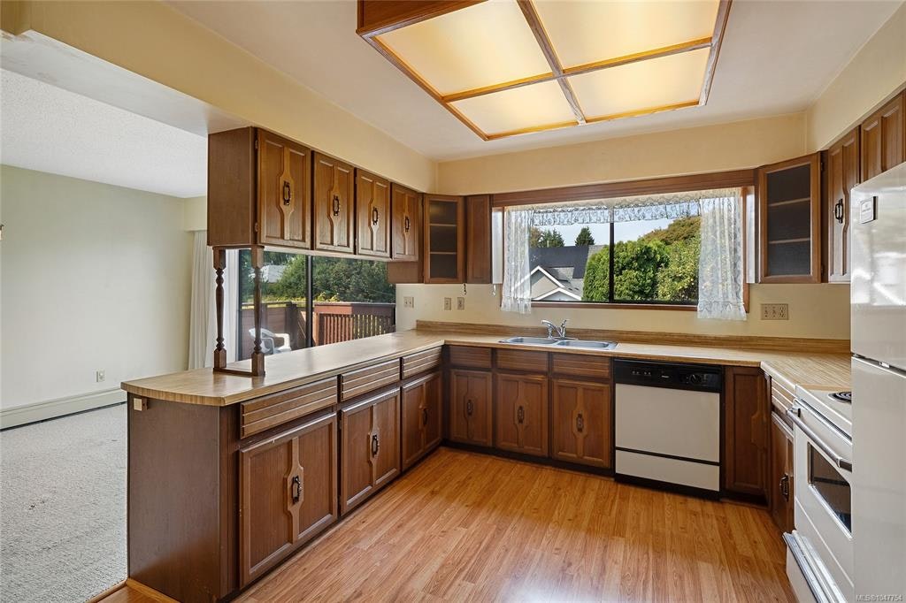 1144 May Street, Victoria, BC, V8V 2S5 - 11
