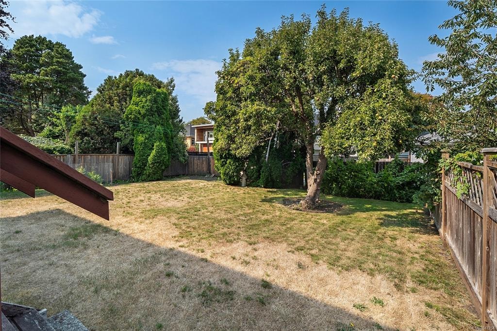 1144 May Street, Victoria, BC, V8V 2S5 - 34