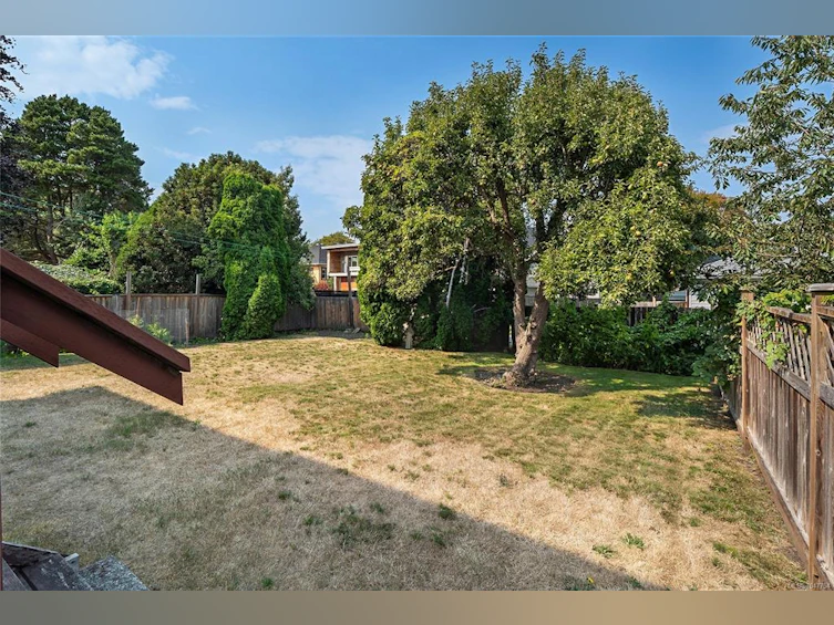 1144 May Street, Victoria, BC, V8V 2S5 - 34
