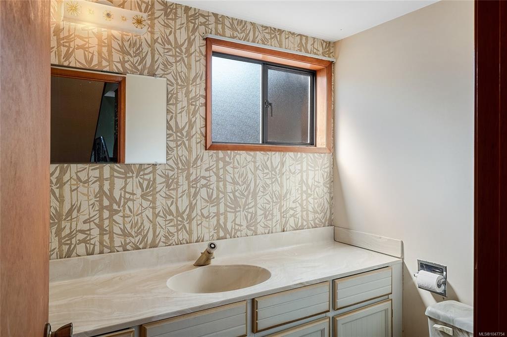 1144 May Street, Victoria, BC, V8V 2S5 - 24