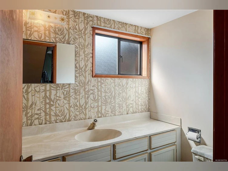 1144 May Street, Victoria, BC, V8V 2S5 - 24