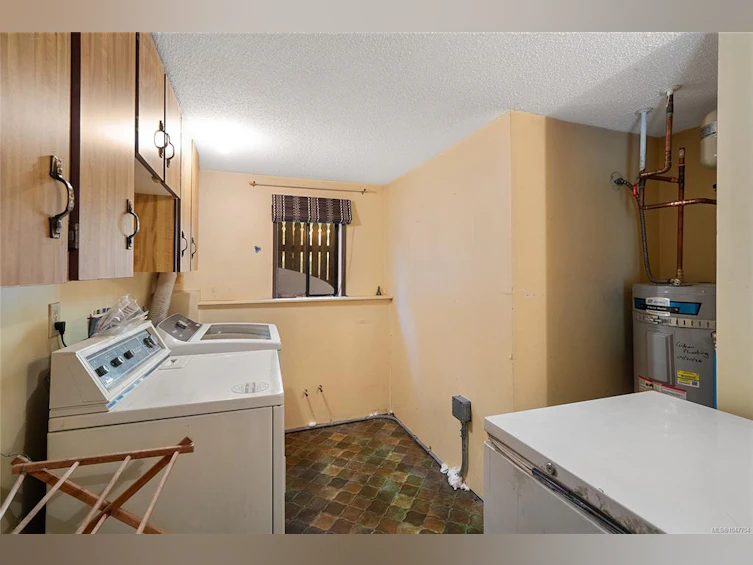 1144 May Street, Victoria, BC, V8V 2S5 - 33
