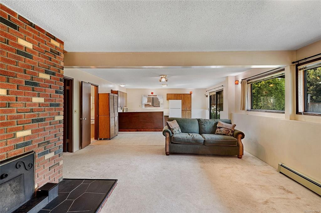 1144 May Street, Victoria, BC, V8V 2S5 - 26