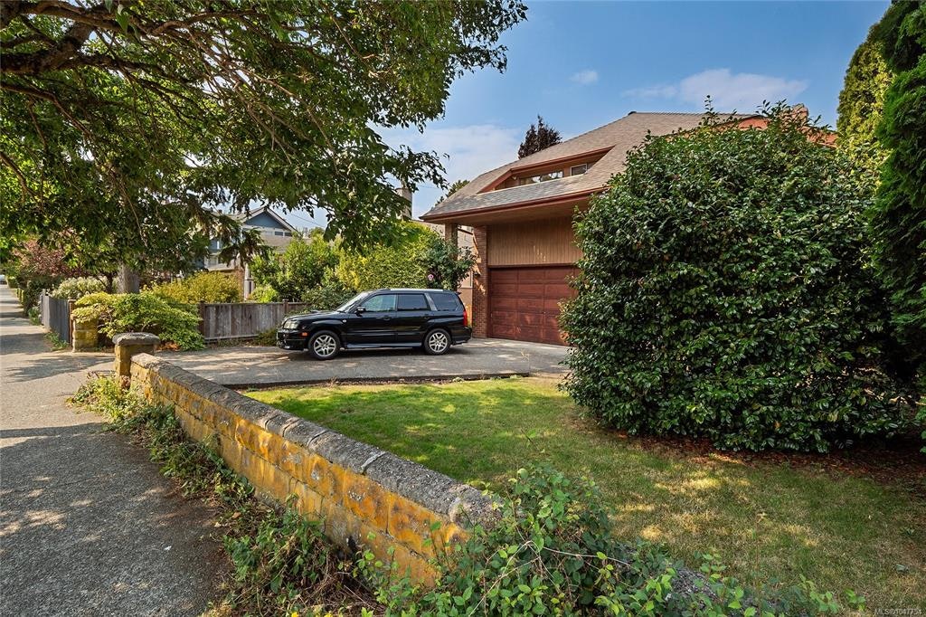 1144 May Street, Victoria, BC, V8V 2S5 - 43