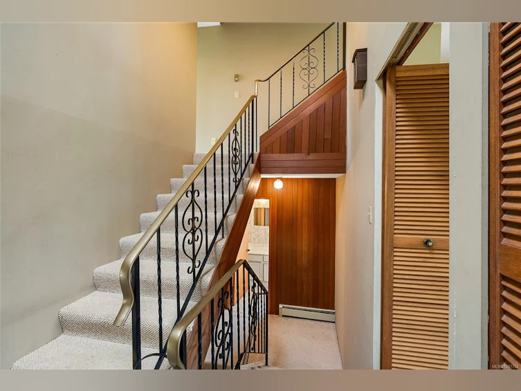 1144 May Street, Victoria, BC, V8V 2S5 - 16