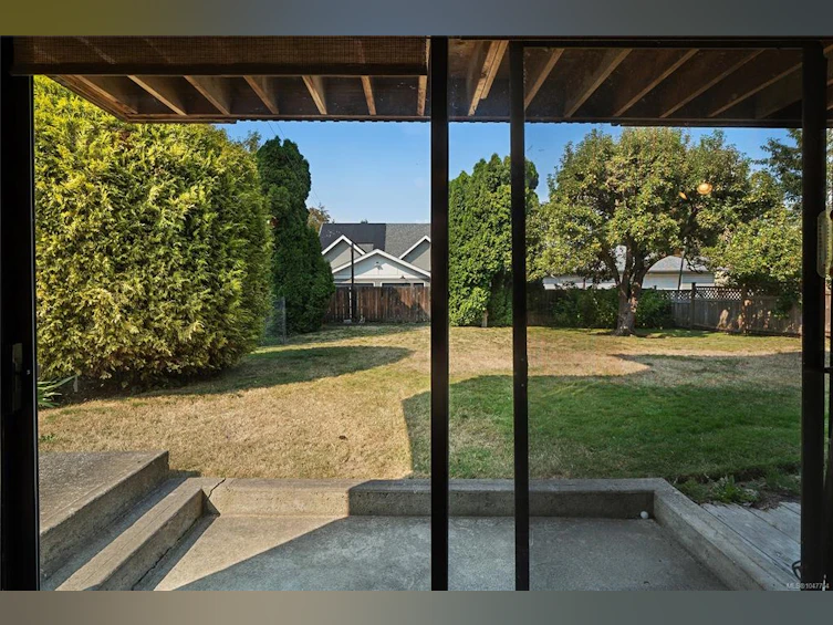 1144 May Street, Victoria, BC, V8V 2S5 - 30