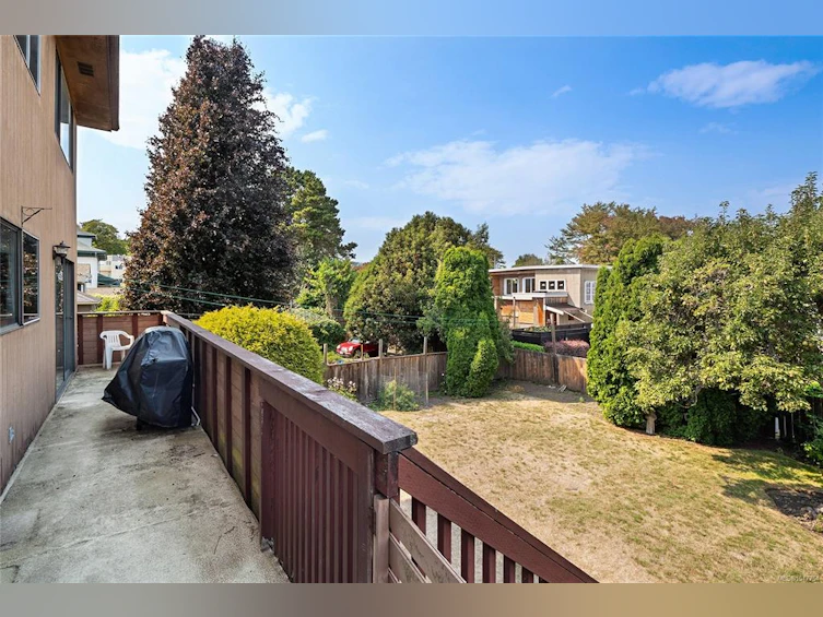 1144 May Street, Victoria, BC, V8V 2S5 - 37