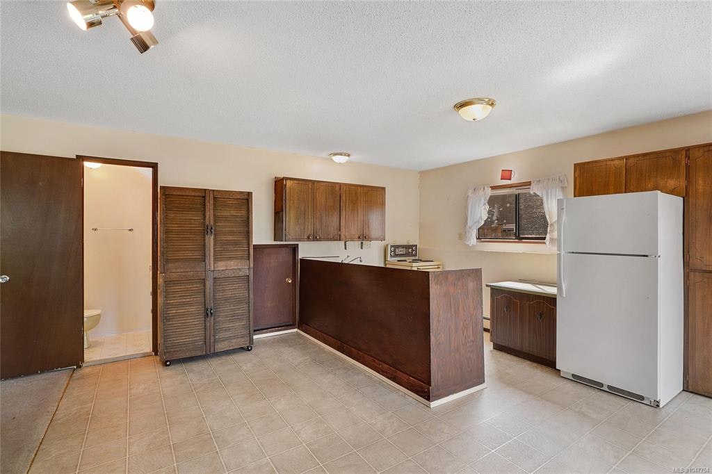 1144 May Street, Victoria, BC, V8V 2S5 - 29