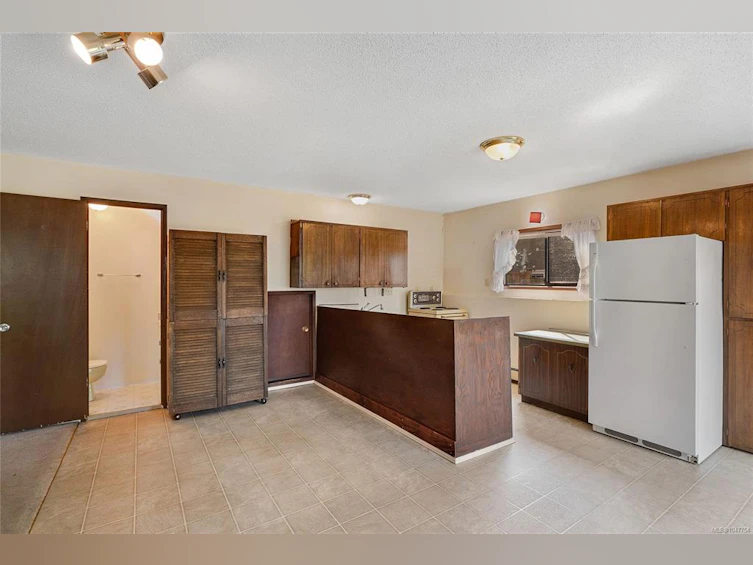 1144 May Street, Victoria, BC, V8V 2S5 - 29