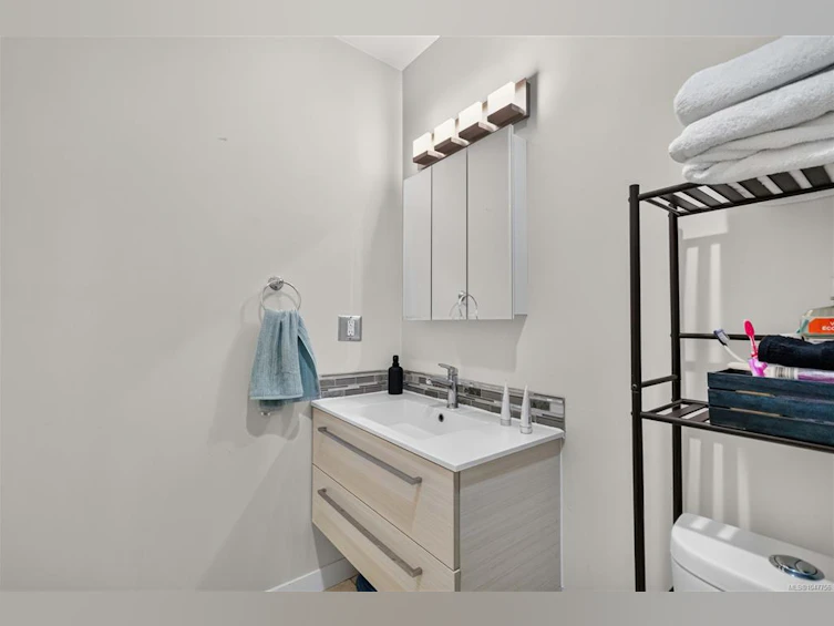 405-103 E Gorge Road, Victoria, BC, V9A 5Z2 - 17