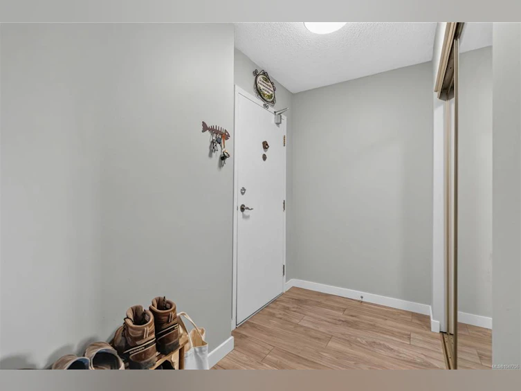 405-103 E Gorge Road, Victoria, BC, V9A 5Z2 - 4