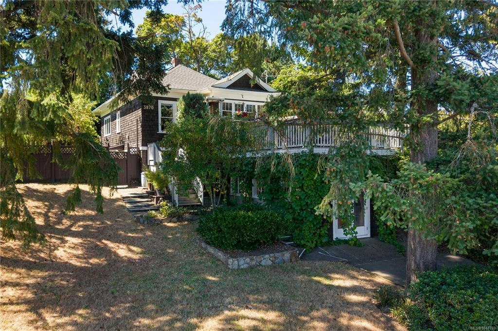 3870 Rowland Avenue, Saanich, BC, V8Z 1Y1