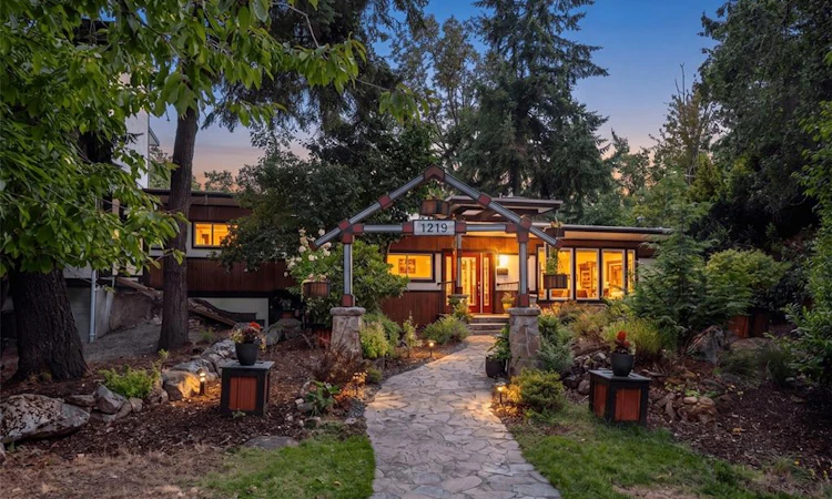 1219 Old Esquimalt Road