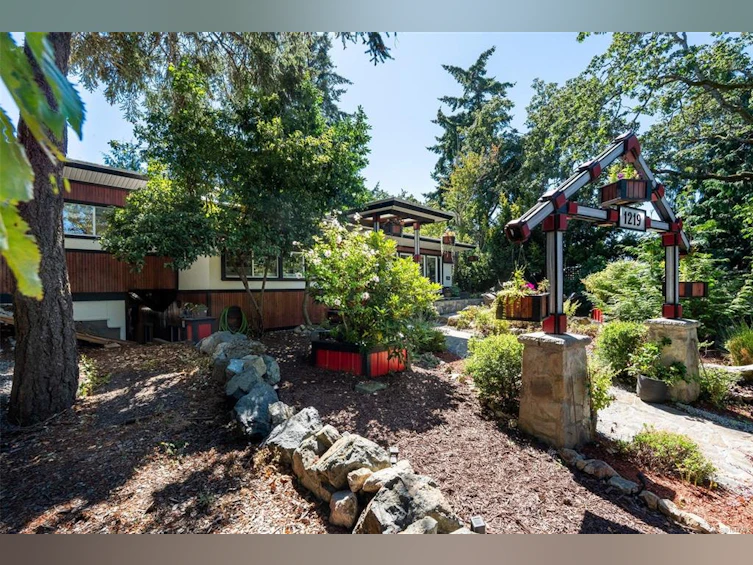 1219 Old Esquimalt Road, Esquimalt, BC, V9A 4X7 - 40