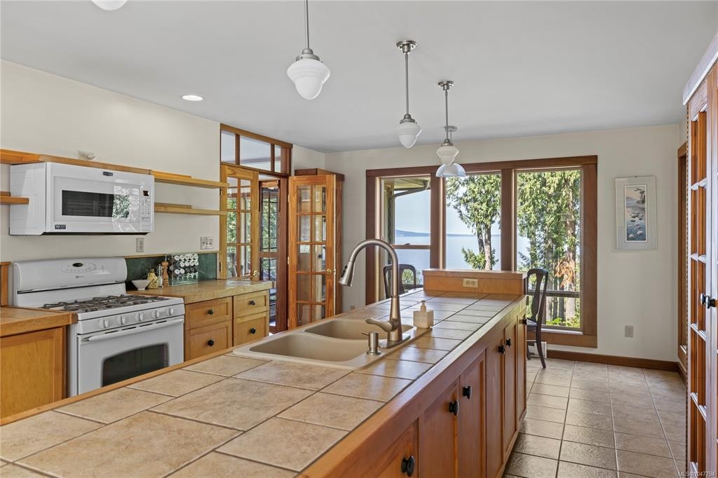 2185 Widgeon Road, Qualicum Beach, BC, V9K 1Y8 - 4