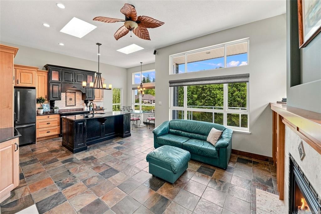 1391 Saturna Drive - 4