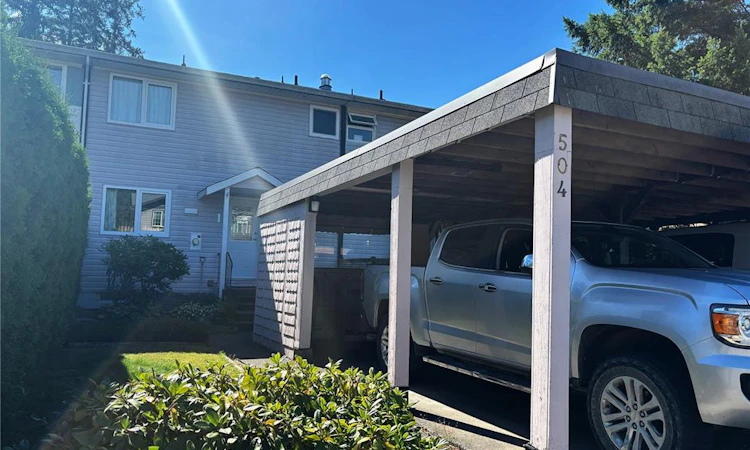 504 Maquinna Crescent
