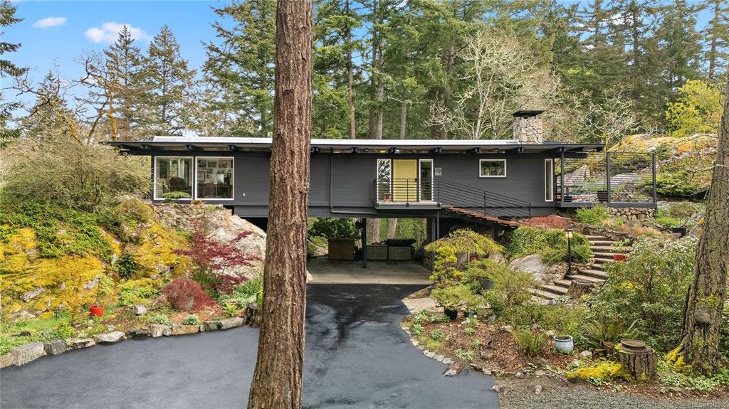 4513 Edgewood Place, Saanich, BC, V8X 2N8