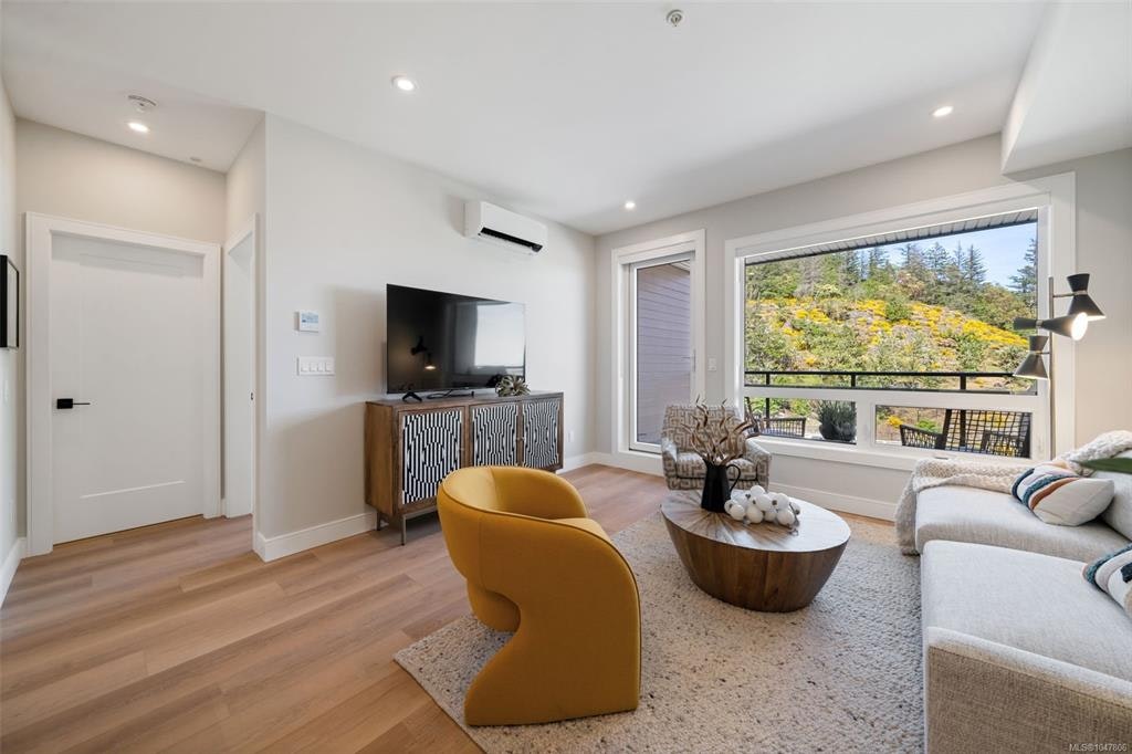 210-1810 Selenite Place - 2