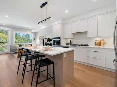 210-1810 Selenite Place - 4