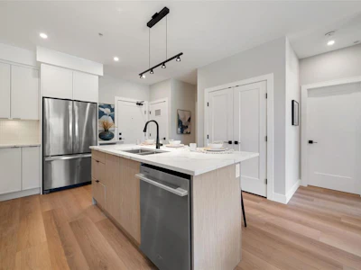 210-1810 Selenite Place - 5