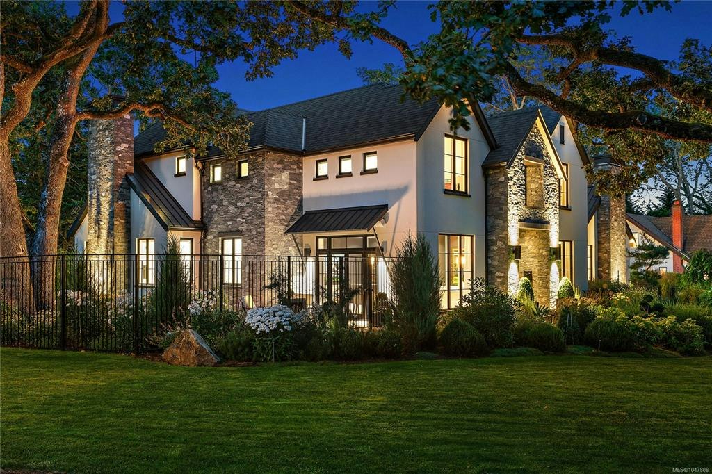 3395 S Weald Road, Oak Bay, BC, V8R 6E4