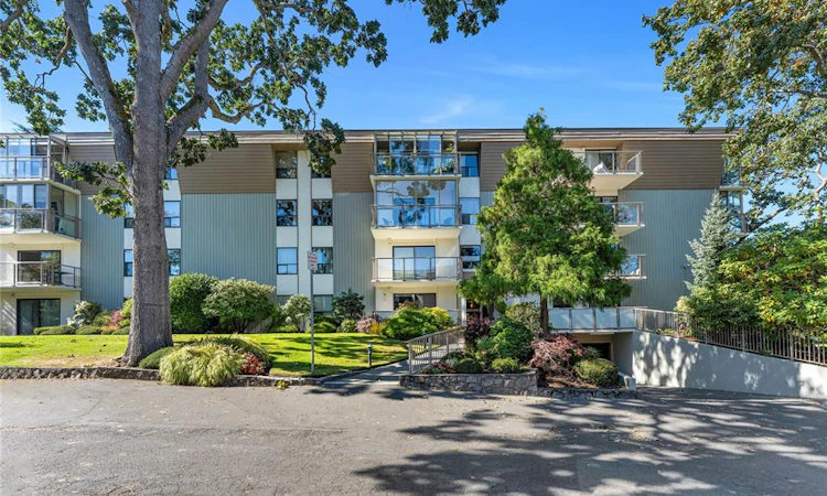 407-2125 Oak Bay Avenue