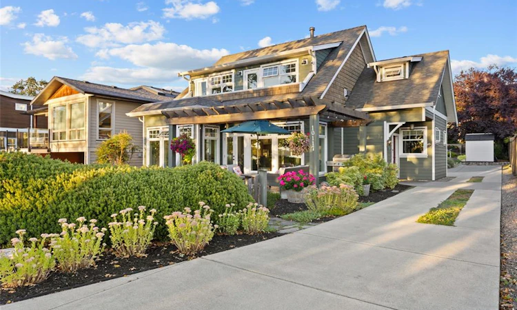 10117 West Saanich Road