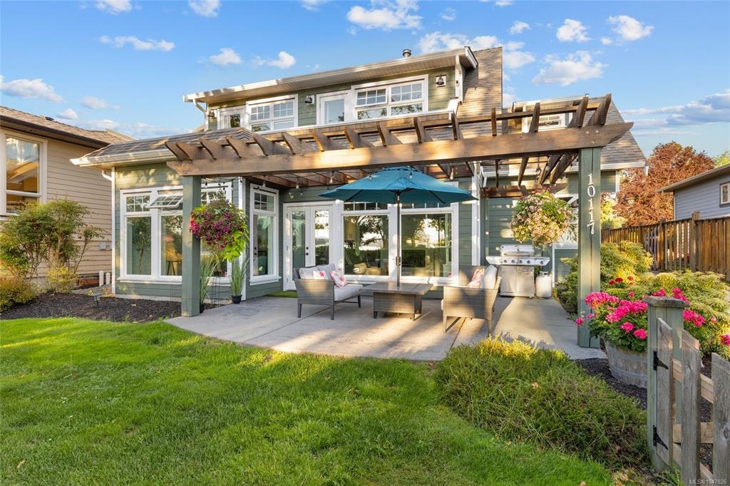 10117 West Saanich Road, North Saanich, BC, V8L 5T6