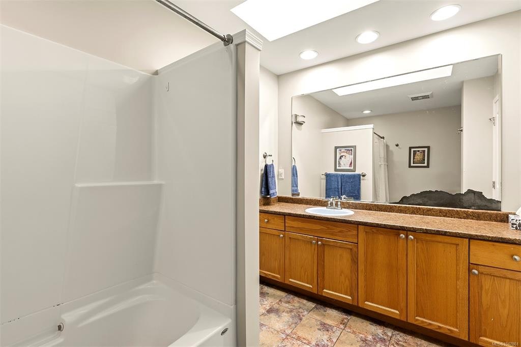2797 Keswick Avenue, Cumberland, BC, V0R 1S0 - 25