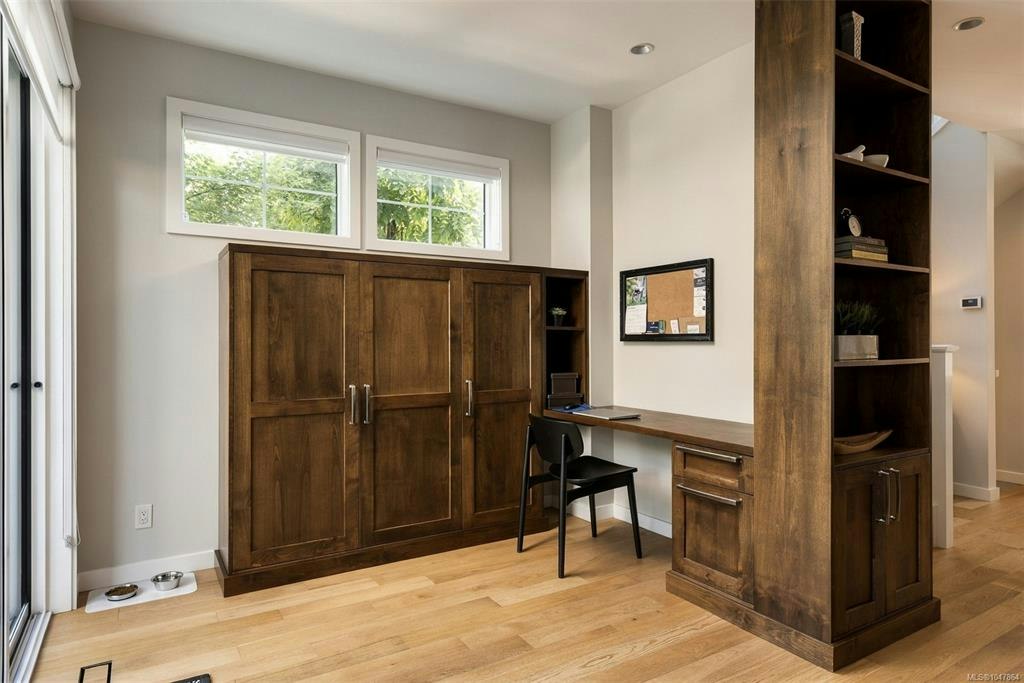 1048 Pentrelew Place, Victoria, BC, V8V 4J4 - 18