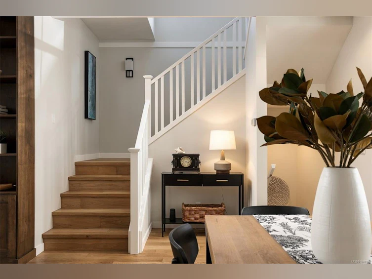 1048 Pentrelew Place, Victoria, BC, V8V 4J4 - 20