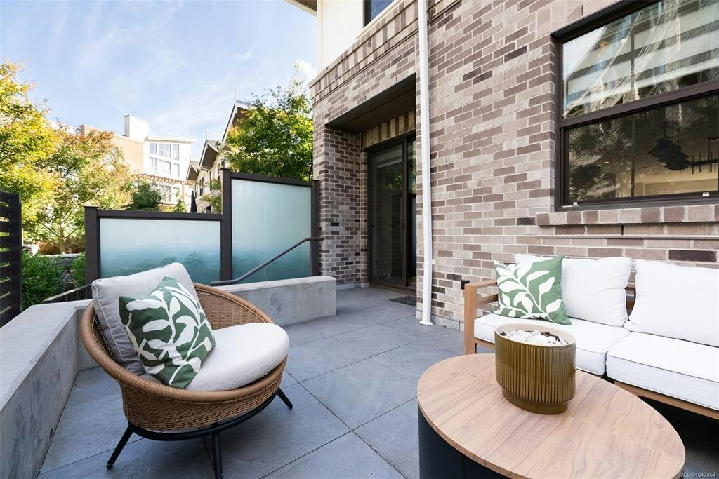 1048 Pentrelew Place, Victoria, BC, V8V 4J4 - 38