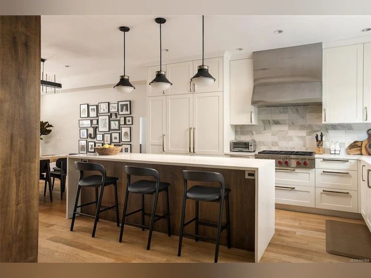 1048 Pentrelew Place, Victoria, BC, V8V 4J4 - 16
