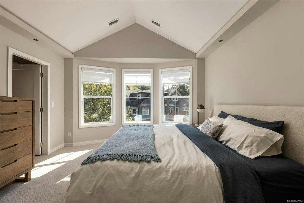 1048 Pentrelew Place, Victoria, BC, V8V 4J4 - 22