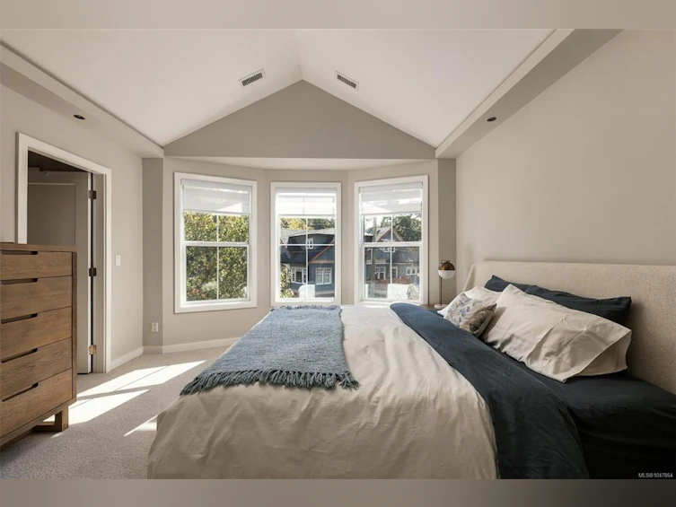 1048 Pentrelew Place, Victoria, BC, V8V 4J4 - 22