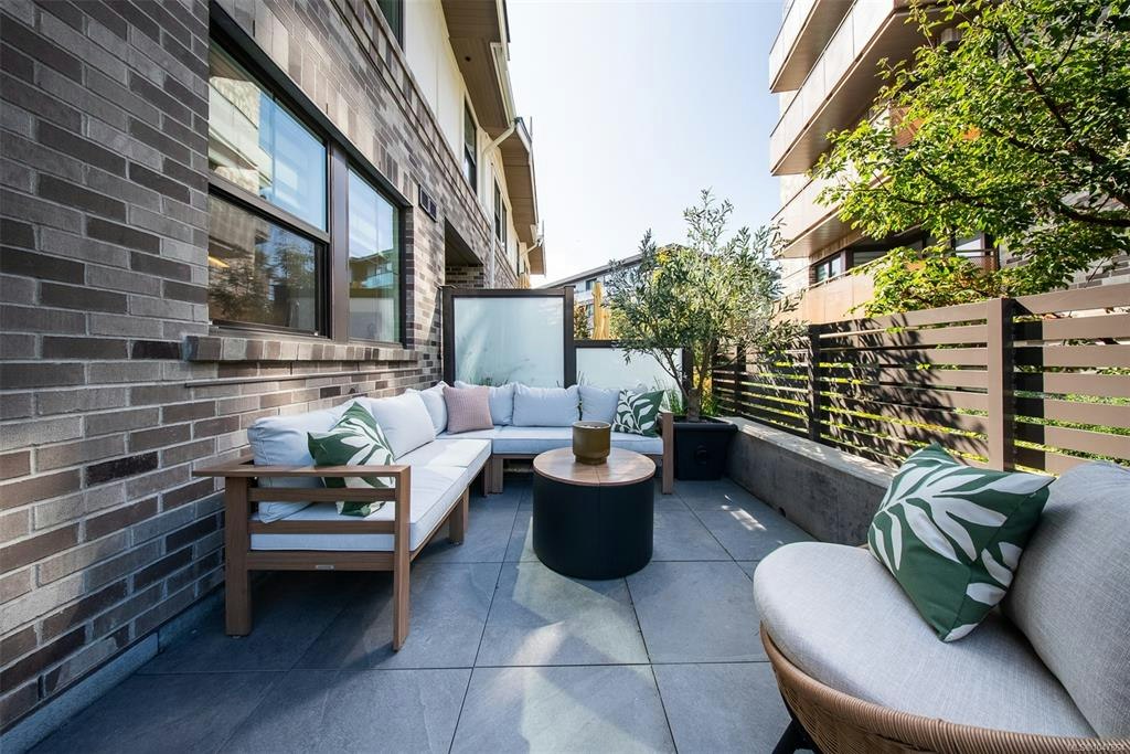 1048 Pentrelew Place, Victoria, BC, V8V 4J4 - 39