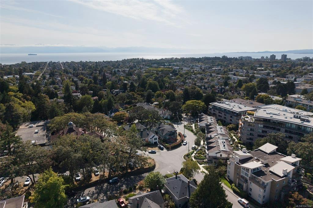 1048 Pentrelew Place, Victoria, BC, V8V 4J4 - 49