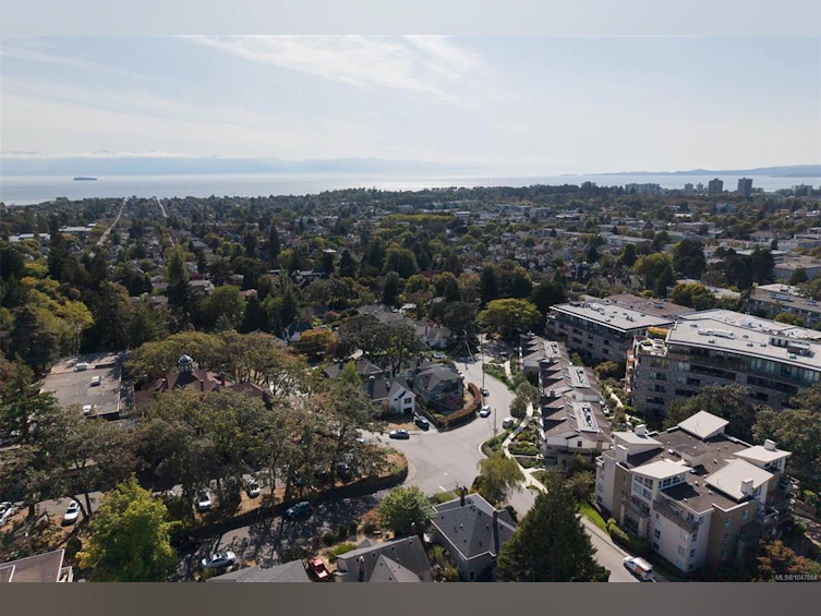 1048 Pentrelew Place, Victoria, BC, V8V 4J4 - 49