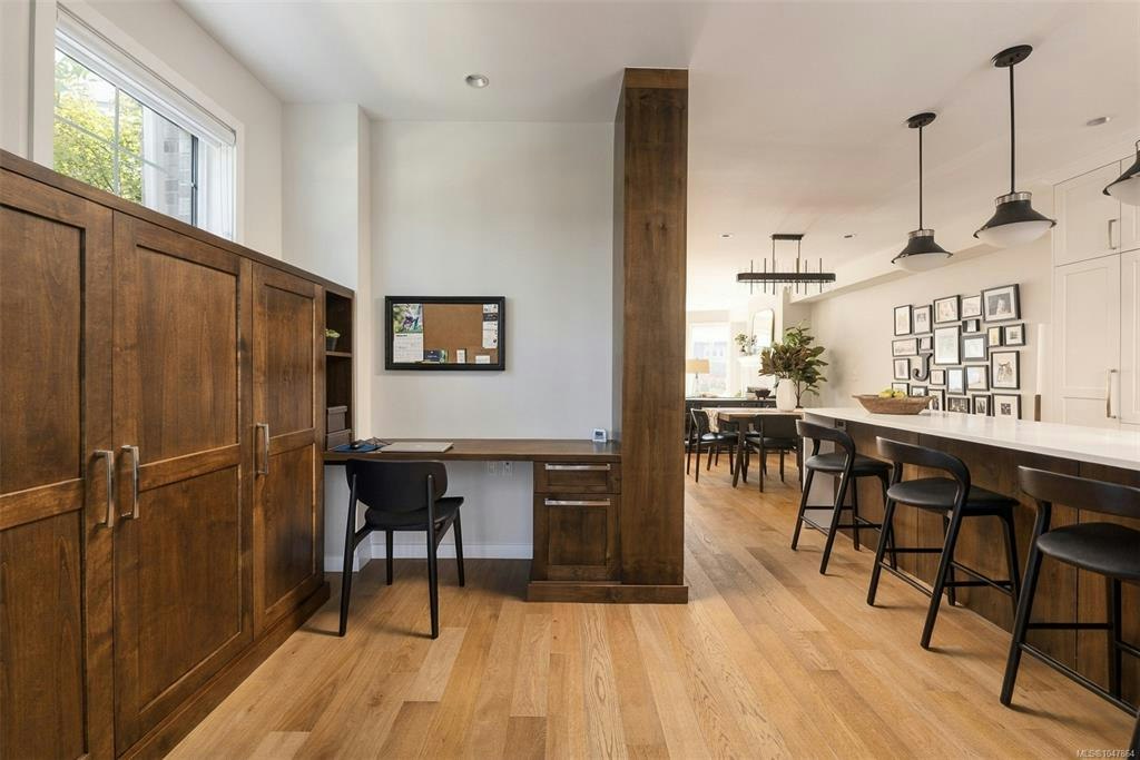 1048 Pentrelew Place, Victoria, BC, V8V 4J4 - 19