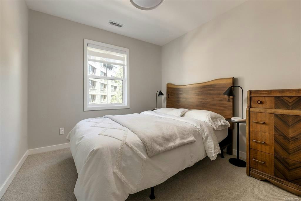 1048 Pentrelew Place, Victoria, BC, V8V 4J4 - 30