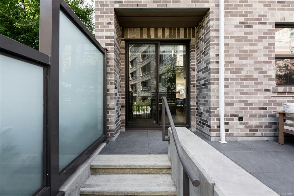 1048 Pentrelew Place, Victoria, BC, V8V 4J4 - 40