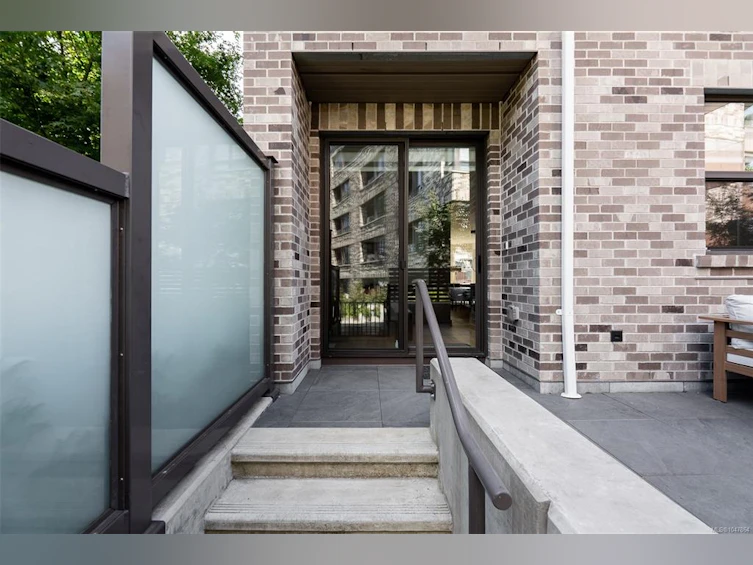 1048 Pentrelew Place, Victoria, BC, V8V 4J4 - 40