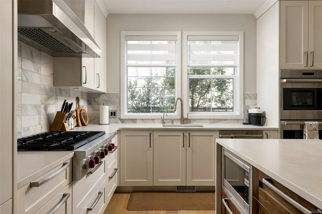 1048 Pentrelew Place, Victoria, BC, V8V 4J4 - 14