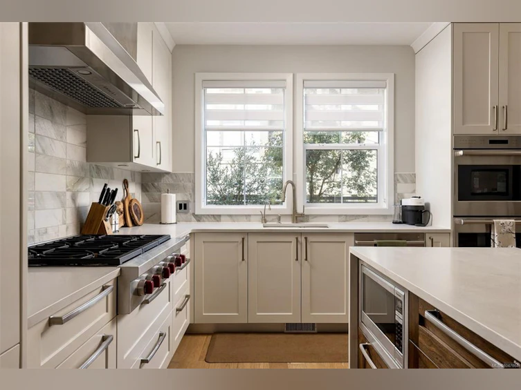 1048 Pentrelew Place, Victoria, BC, V8V 4J4 - 14