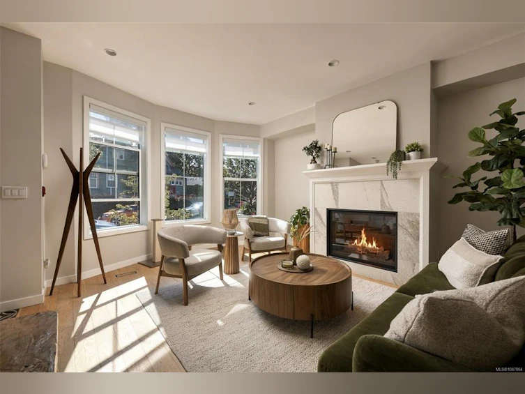 1048 Pentrelew Place, Victoria, BC, V8V 4J4 - 3