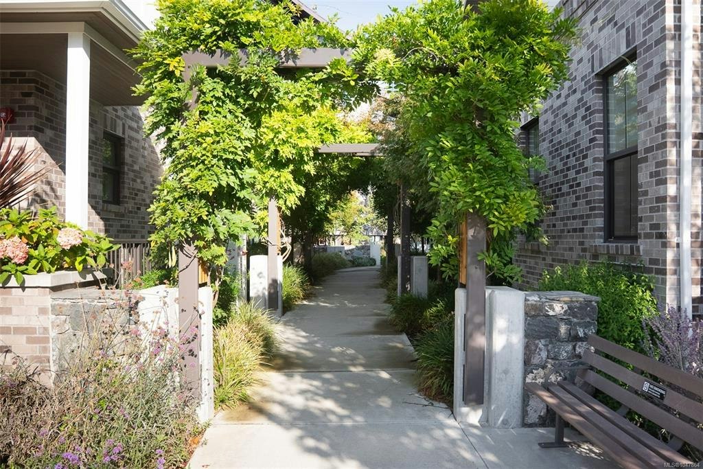 1048 Pentrelew Place, Victoria, BC, V8V 4J4 - 45