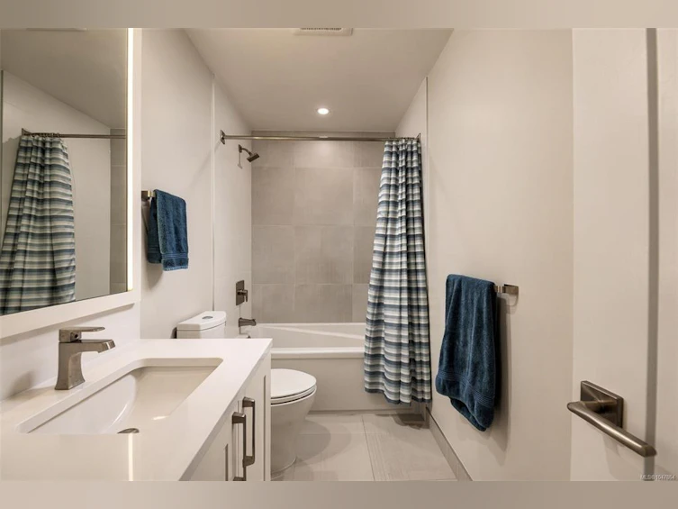 1048 Pentrelew Place, Victoria, BC, V8V 4J4 - 37