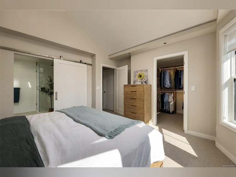 1048 Pentrelew Place, Victoria, BC, V8V 4J4 - 24