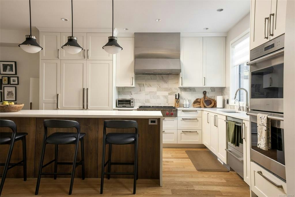 1048 Pentrelew Place, Victoria, BC, V8V 4J4 - 12